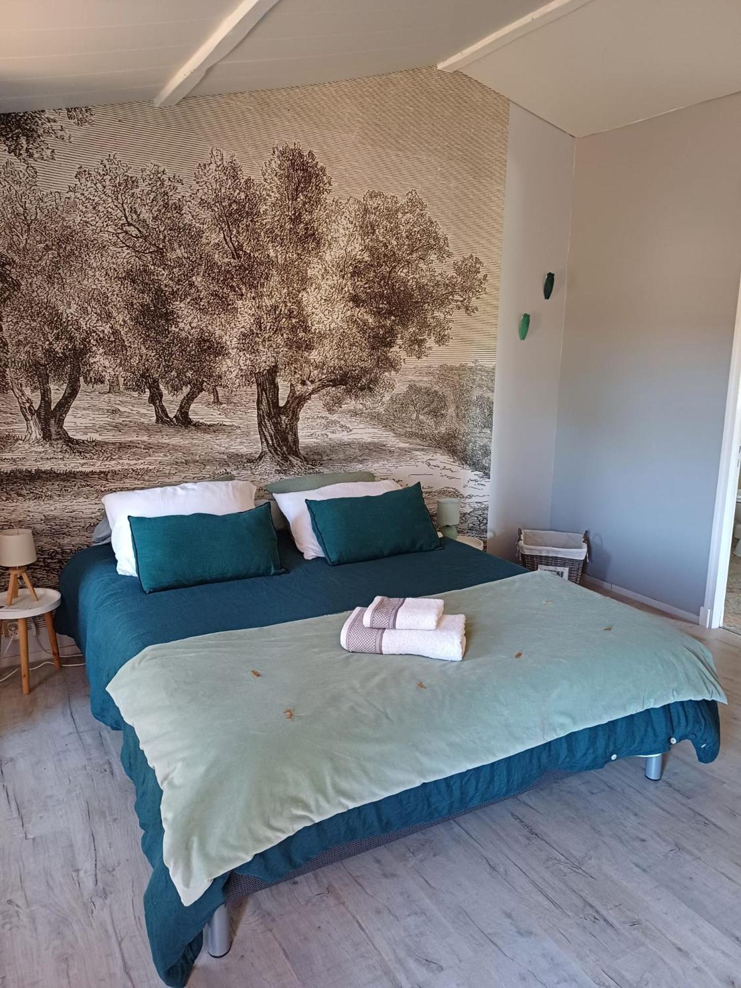 Family First Villa Gargas  Bagian luar foto